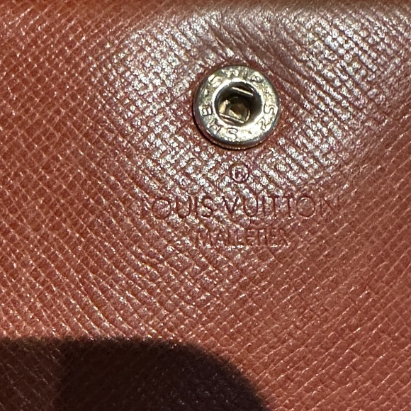 Louis Vuitton Wallet - Picture 9 of 9